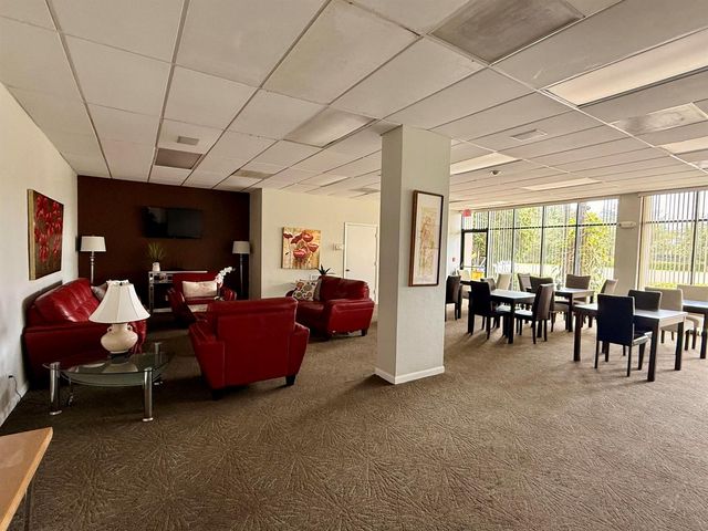2425 Presidential Way 806, West Palm Beach, FL 33401