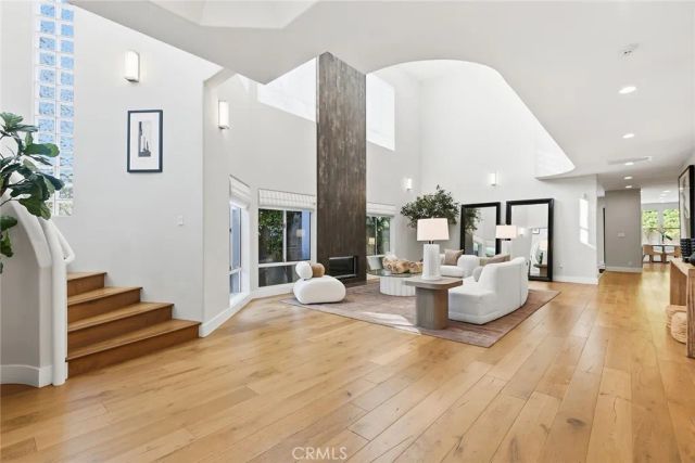 16007 Dickens, Encino, CA 91436