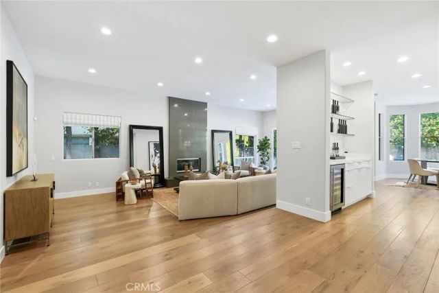 16007 Dickens, Encino, CA 91436