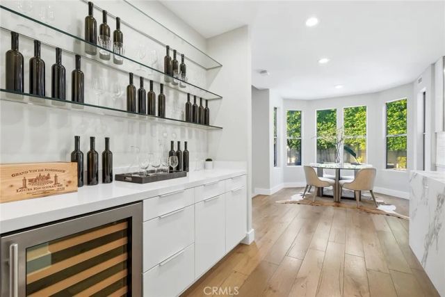 16007 Dickens, Encino, CA 91436