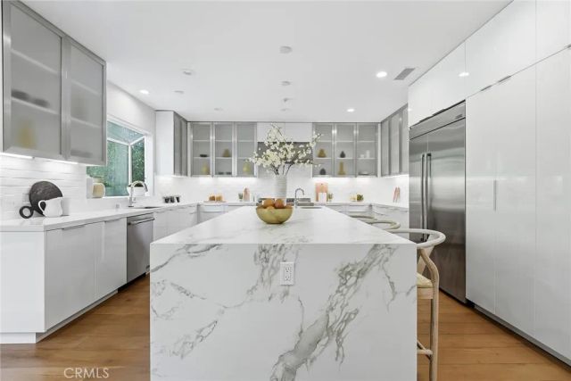 16007 Dickens, Encino, CA 91436