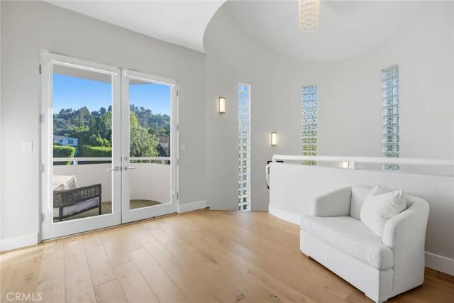 16007 Dickens, Encino, CA 91436
