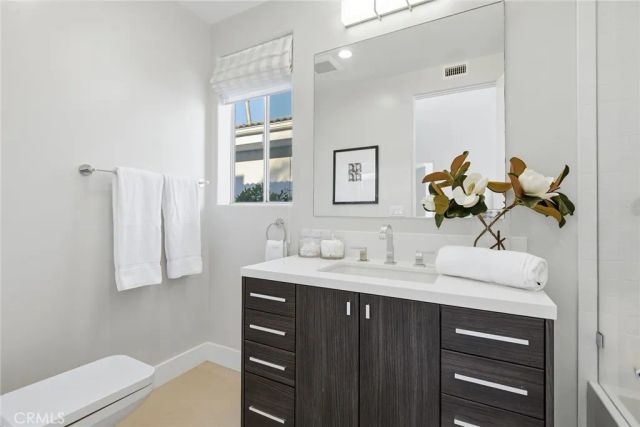 16007 Dickens, Encino, CA 91436