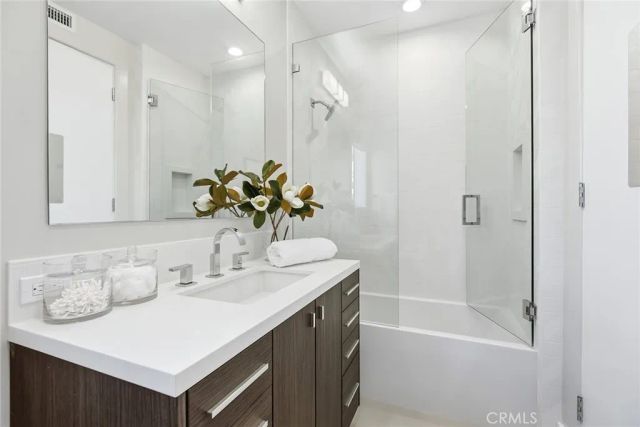 16007 Dickens, Encino, CA 91436