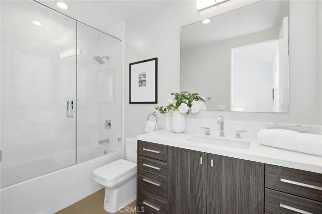 16007 Dickens, Encino, CA 91436
