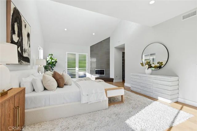 16007 Dickens, Encino, CA 91436