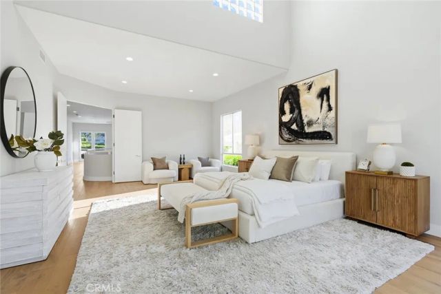16007 Dickens, Encino, CA 91436