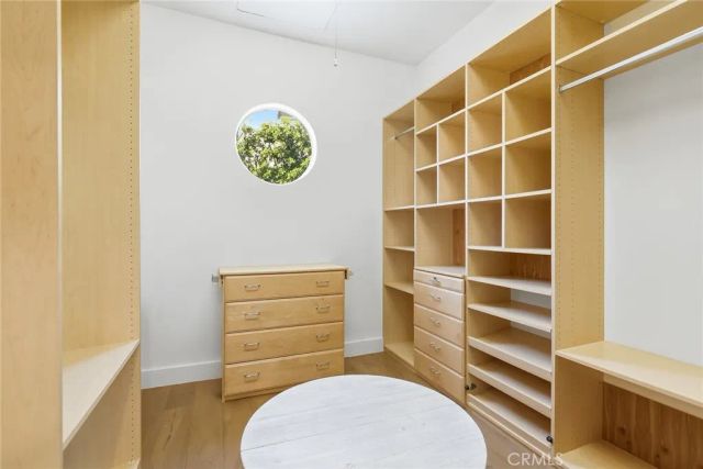 16007 Dickens, Encino, CA 91436