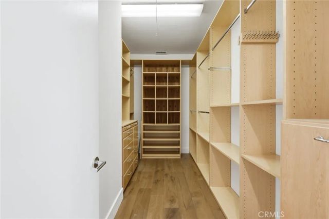 16007 Dickens, Encino, CA 91436