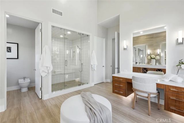 16007 Dickens, Encino, CA 91436