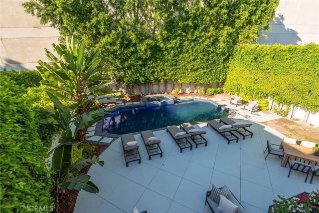 16007 Dickens, Encino, CA 91436