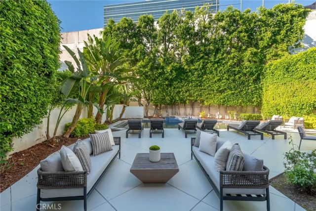 16007 Dickens, Encino, CA 91436