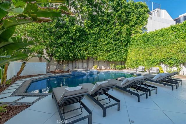 16007 Dickens, Encino, CA 91436