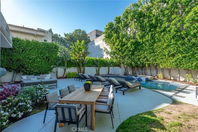 16007 Dickens, Encino, CA 91436
