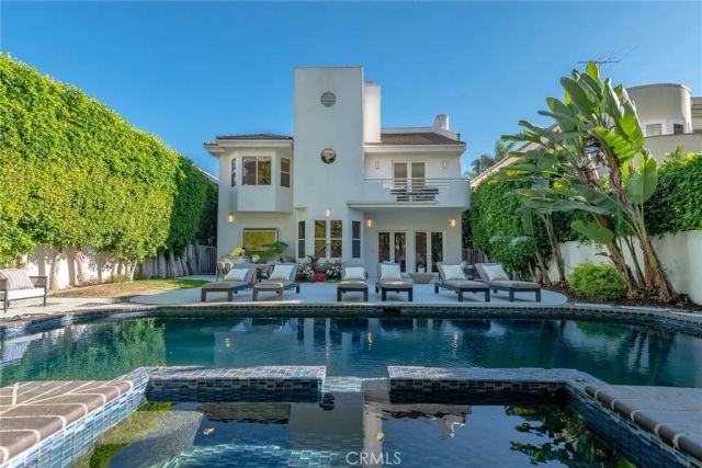 16007 Dickens, Encino, CA 91436