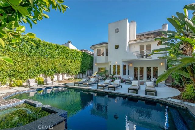 16007 Dickens, Encino, CA 91436
