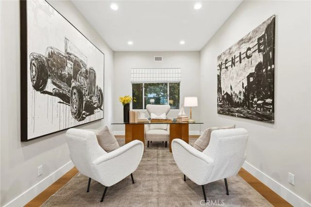 16007 Dickens, Encino, CA 91436