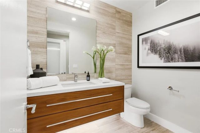 16007 Dickens, Encino, CA 91436