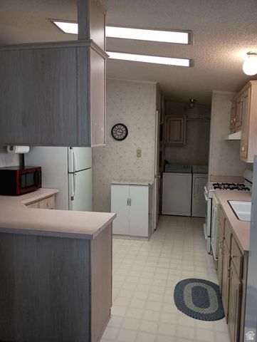 3750 MIDLAND DR, Roy, UT 84067