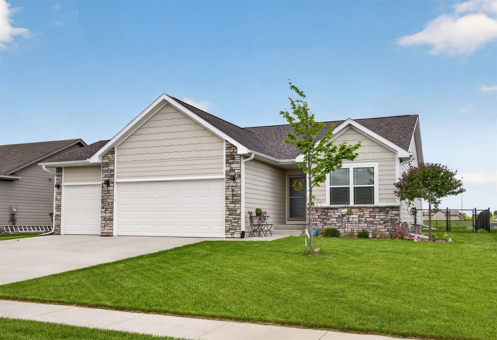 211 31st Street SE, Altoona, IA 50009