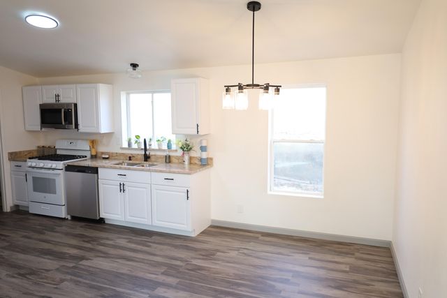 11 Sangre De Cristo, Los Lunas, NM 87031