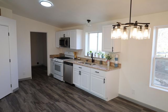 11 Sangre De Cristo, Los Lunas, NM 87031