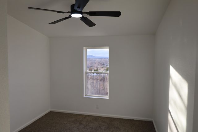 11 Sangre De Cristo, Los Lunas, NM 87031