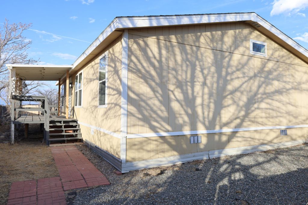 11 Sangre De Cristo, Los Lunas, NM 87031