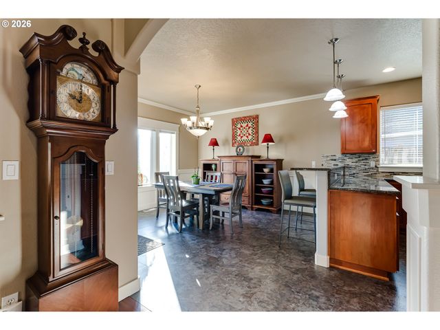 90 DANIEL Dr, Eugene, OR 97404