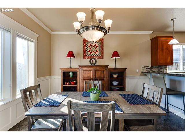 90 DANIEL Dr, Eugene, OR 97404