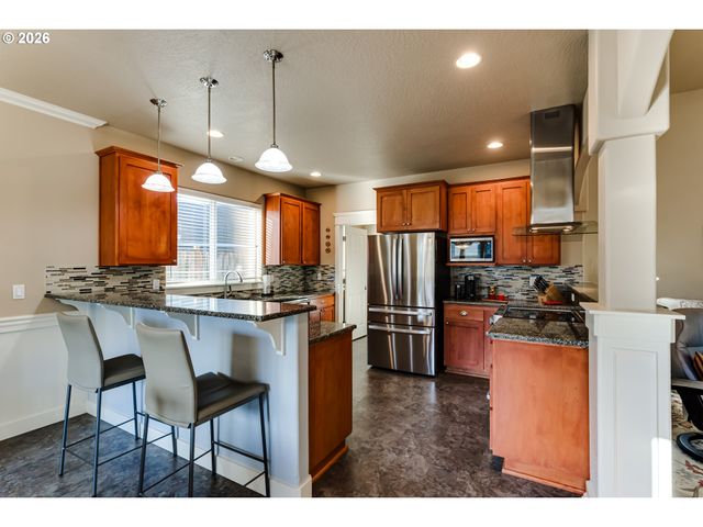 90 DANIEL Dr, Eugene, OR 97404