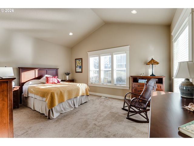 90 DANIEL Dr, Eugene, OR 97404