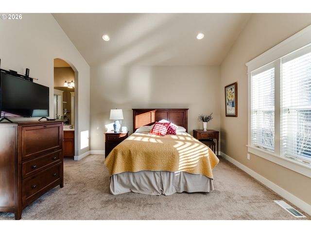 90 DANIEL Dr, Eugene, OR 97404