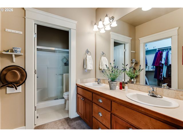 90 DANIEL Dr, Eugene, OR 97404