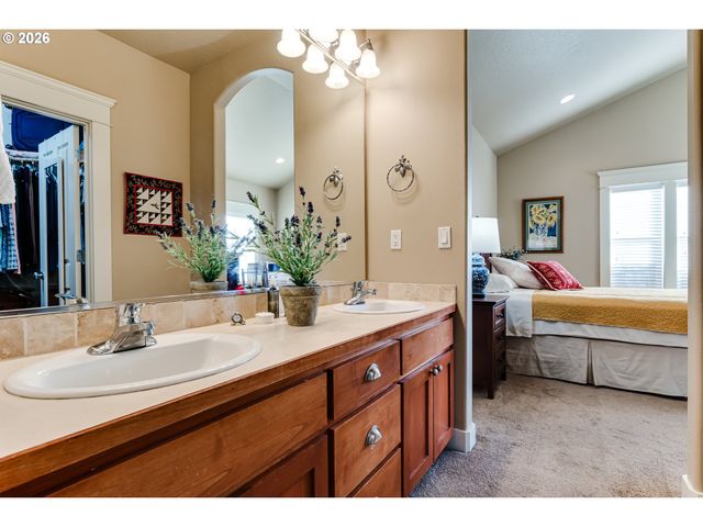 90 DANIEL Dr, Eugene, OR 97404