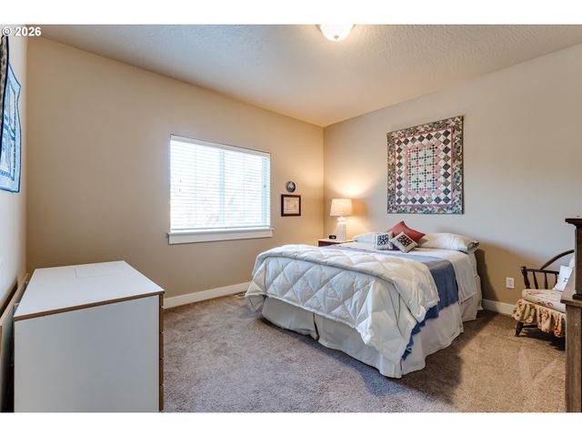 90 DANIEL Dr, Eugene, OR 97404