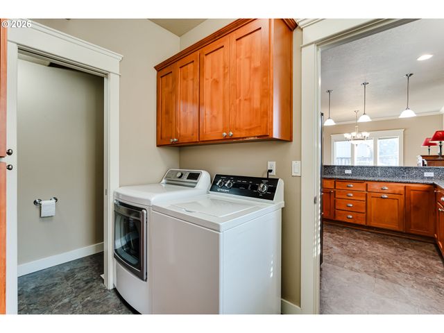 90 DANIEL Dr, Eugene, OR 97404