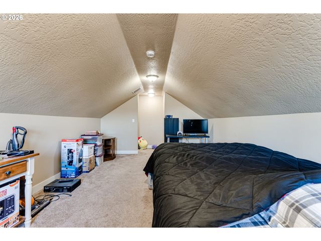 90 DANIEL Dr, Eugene, OR 97404