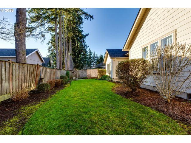 90 DANIEL Dr, Eugene, OR 97404