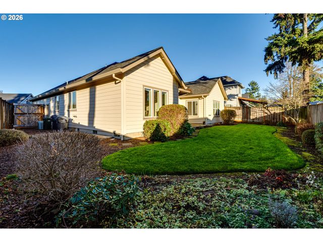 90 DANIEL Dr, Eugene, OR 97404