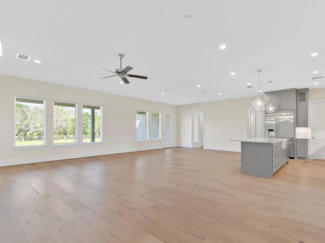 226 Hydrangea Drive, Smithville, TX 78957