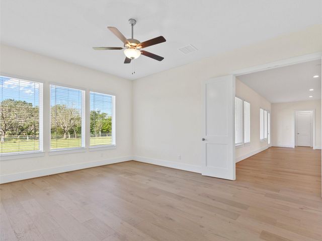 226 Hydrangea Drive, Smithville, TX 78957