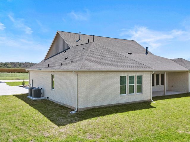 226 Hydrangea Drive, Smithville, TX 78957