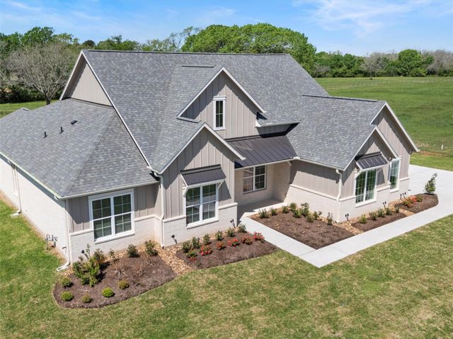 226 Hydrangea Drive, Smithville, TX 78957