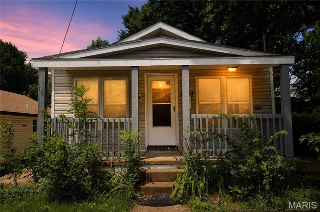 7041 Glades Avenue, St Louis, MO 63117