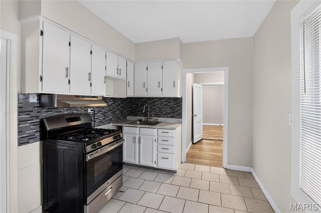 7041 Glades Avenue, St Louis, MO 63117