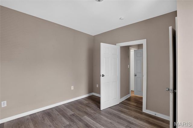 7041 Glades Avenue, St Louis, MO 63117
