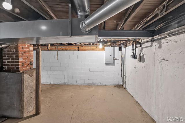 7041 Glades Avenue, St Louis, MO 63117