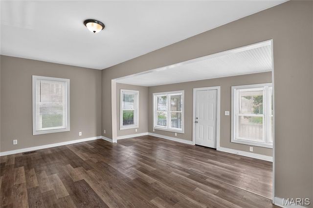 7041 Glades Avenue, St Louis, MO 63117