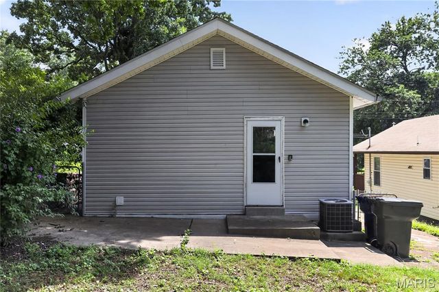7041 Glades Avenue, St Louis, MO 63117